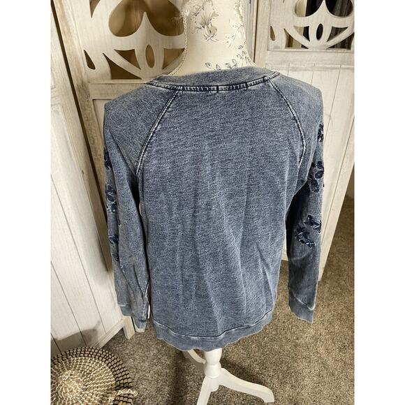 Max Jeans Size Medium Embroidered Pullover Sweater Blue Crew Neck - Picture 3 of 7